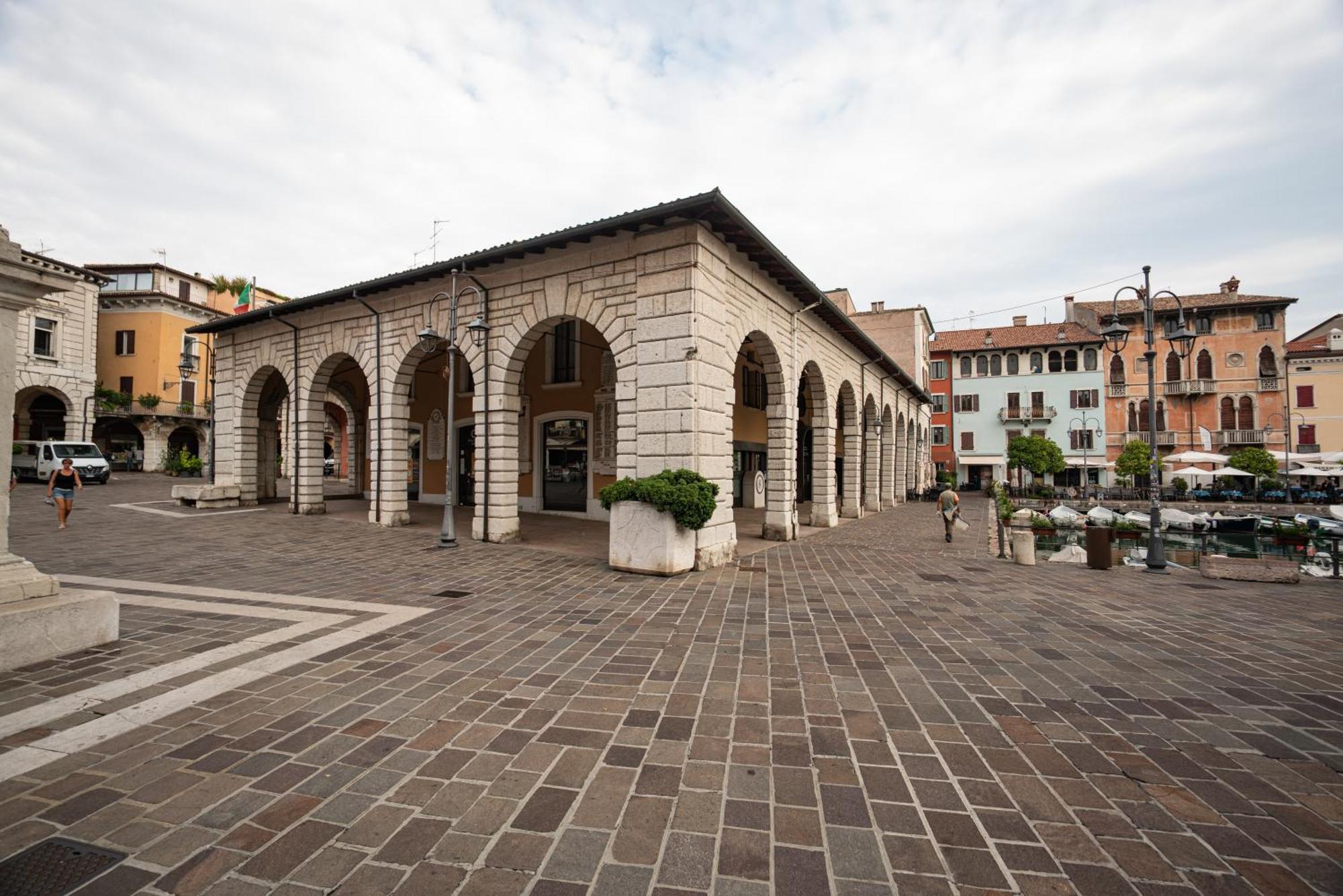 Suite "Castello" Del Garda - Apt Per Coppie Garda 代森扎诺-德尔加达 外观 照片